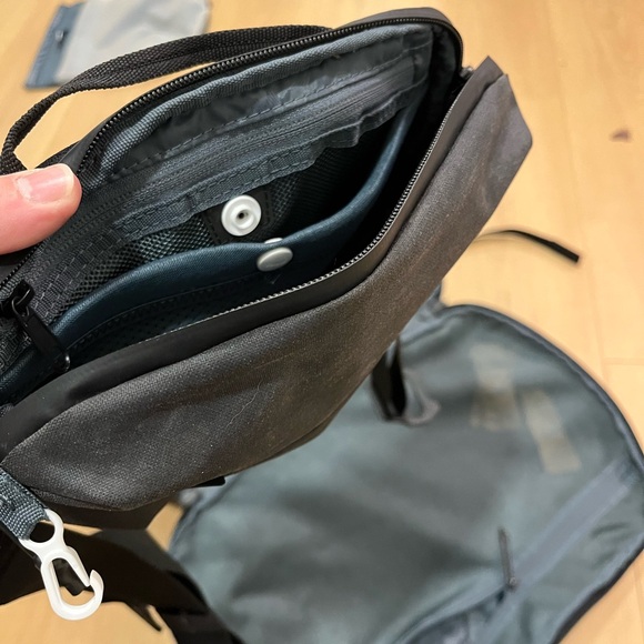 Thule Aion 40L Travel Backpack - Picture 4 of 13